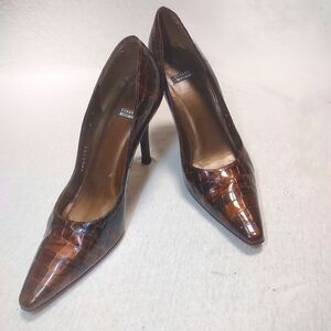 Stuart Weitzman| Stuart Power 85 Heel| Brown Embossed Crocodile Pump| Size 8